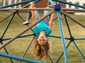 Lifetime Ocelová prolézačka – Geodome