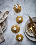 House Doctor Ochranný kroužek na svíčku Antique Brass – set 4 ks, zlatá barva, kov