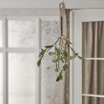 STAR TRADING Vánoční LED dekorace svítící jmelí Mistel 35 cm, zelená barva, plast