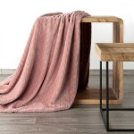 Originální růžová deka s geometrickým vzorem Šířka: 70 cm | Délka: 160 cm Šířka: 70 cm | Délka: 160 cm
