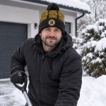 Fanatics Pánská zimní čepice Boston Bruins NHL Fundamental Empty Net Cuffed Knit Hat with Pom - Black