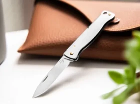 Böker Plus Atlas Mini stříbrná / Kapesní nůž / čepel Drop Point / ocel 12C27 / 11 g (01BP0024)