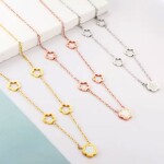 Náhrdelník s jemnými květy Fiora Rose Gold - chirurgická ocel, Zlatá 40 cm + 5 cm (prodloužení)