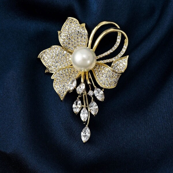 Brož s říční perlou a zirkony Jasmín - květina, Zlatá