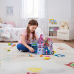 Skládací domeček pro panenky - přenosný design aktovky