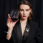 Brož s perleťovými květy a zirkony, Zlatá