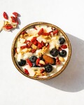 Vilgain Směs nepražených ořechů a ovoce – Arašídy, goji, jablka, kokos, mandle a kešu 500 g