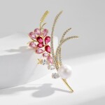 Květinová brož se Swarovski Elements krystaly a bílou perlou, Zlatá