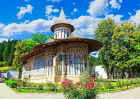 ENJOY Puzzle Klášter Voronet, Sučeava, Rumunsko