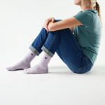 Dámské merino městské ponožky SMARTWOOL Women's Everyday Groovy Bloom Crew Socks, Purple Eclipse velikost: 34-37 (S)