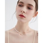 Elegantní perlový náhrdelník se zirkony Laura - motýl, Zlatá 38 cm + 5 cm (prodloužení)