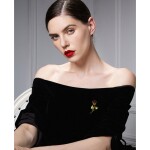 Elegantní brož v podobě růže, Červená