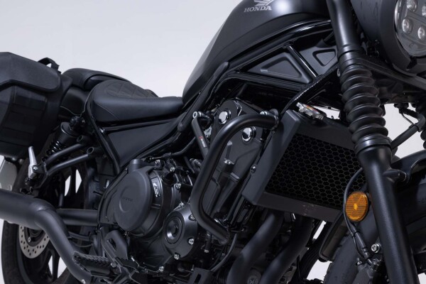 Padací rám\r\n\r\nAby se vyrovnal hondě Cmx 500 Rebel, SW-Motech vyrábí ocelové trubkové padací rámy s práškovým lakem odolným p