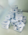 Royal Copenhagen Porcelánová mini dóza Bonbonniere Alphabet – J, bílá barva, porcelán