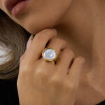 ELENYS Organic Pearl – pozlacený prsten 18K žluté zlato Velikost: 7 (EU: 54-56)