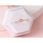 Prsten třemi zirkony srdíčkem Marco Rose Gold, Zlatá