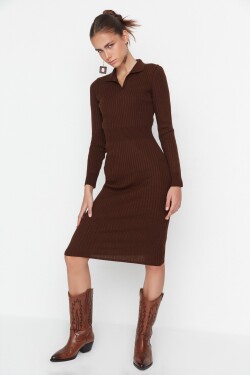 Trendyol Brown Brown Midi pletené šaty rolákem