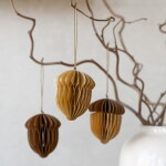 Storefactory Podzimní dekorace Ekholmen Light Brown 8 cm, hnědá barva, papír