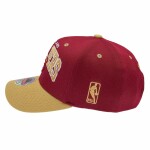 Mitchell & Ness Pánská kšiltovka Cleveland Cavaliers NBA Team Arch Classic Red Stretch-Snap