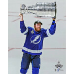 Fanatics Fotografie Blake Coleman Tampa Bay Lightning 2021 Stanley Cup Champions Raising Cup Photograph 8" x 10"