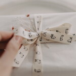 Eulenschnitt Bavlněná stuha Rabbits – 5 m, krémová barva, textil