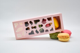Cake star Krabička na makronky růžová se vzorovým okénkem 13x6x4cm (na 4 kusy)