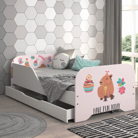 DumDekorace Dětská postel MIKI 160 x 80 cm s matrací a roštem - KAPIBARA COOKIES