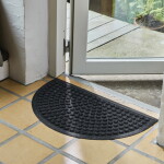 House Doctor Rohožka Half Round Black, černá barva, plast