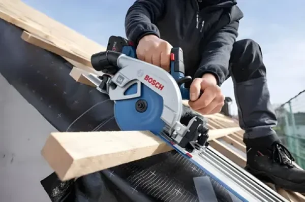 Bosch GKS 18V-57-2 GX Professional / Aku okružní pila / 18V / hloubka řezu 57 mm / bez aku a nabíječky / L-BOXX (06016C1001)