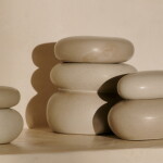 Ferm Living Úložná dóza Pebble Sand/Cream Large, krémová barva, keramika