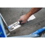 Hladítko nerez pro pokládku kamenného koberce, 405 x 80 x 1 mm, gumová rukojeť