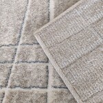 DumDekorace Béžový koberec s minimalistickými vzory