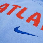 Nike Pánská mikina Atlanta Braves MLB City Connect 2-Hit Club Crew Velikost: 2XL
