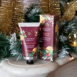 The English Soap Company Krém na ruce Christmas Wreath 75 ml, červená barva, kov