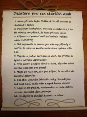 Pergamen desatero Sex starších osob
