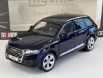 Audi Q7 modrá, otevírací 5x dveře a kapota, svítí - 1/32 Tayumo