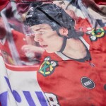 Mitchell & Ness Pánská bunda Chicago Blackhawks NHL Connor Bedard #98 Player Lightweight Satin Jacket Velikost: XL