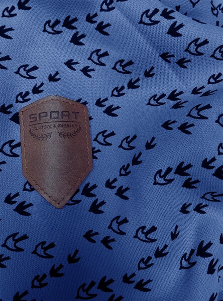 Světle modrá sportovní mikina s kapucí a se vzorem vlaštovek (2309) odstíny modré 46