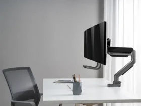 Equip 650162 stříbrná / Stolní držák pro 3 monitory / 17-27" / nosnost 6 kg / VESA 100x100 mm / 360° (650162)