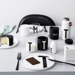 DESIGN LETTERS Sklenička s písmenem Letters 350 ml W, čirá barva, sklo