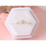 Prsten s třemi zirkony a srdíčkem Macio Gold, Zlatá 57 (18 mm)