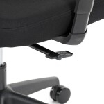 Kancelářská židle, černá síťovina, posuvný opěrák, plastový kříž, kolečka na tvrdé povrchy