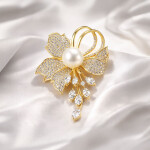 Brož s říční perlou a zirkony Jasmín - květina, Zlatá