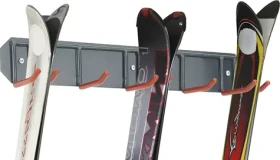 COMPASS Držák lyží na zeď / Držák na lyže / pro 3 páry + hůlky / nosnost 30 kg / kov, guma (XC-80010)