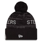 New Era Pánská zimní čepice Pittsburgh Steelers NFL 2026 Salute To Service Cuffed Knit Hat with Pom