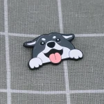 Pinarna.cz Bílošedý pejsek s vyplazeným jazykem