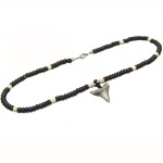 Pánský korálkový náhrdelník Raul - žraločí tesák, Černobílá 47 cm
