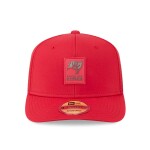 New Era Pánská kšiltovka Tampa Bay Buccaneers NFL 2025 On-Field Sideline 9SEVENTY Trucker Snapback