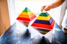 Kebo Toys Wedge it skládací pyramida základní barvy 15 dílků