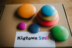 Kidtown Smile: Hop (hrací set, 10-12 měsíců)